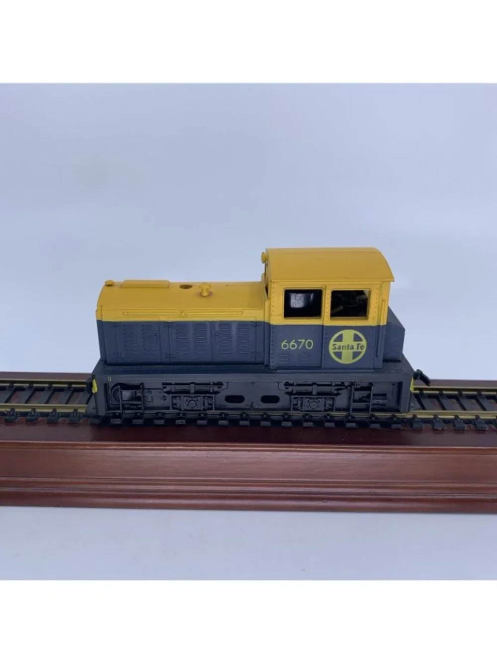 Plymouth HO Scale 0-4-0 Diesel Switcher Santa Fe ATSF 6670 Yugoslavia Vintage